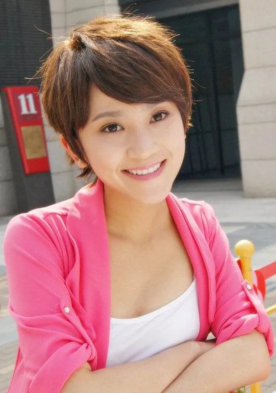 妈妈向前冲里尹贝贝是谁扮演的