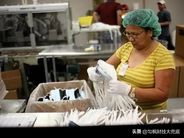 中国目前有没有出口给美国医用口罩和防护服等？