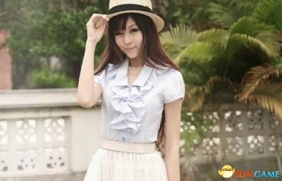 深大校花温健婷新旧照片对比：青涩退去变优雅