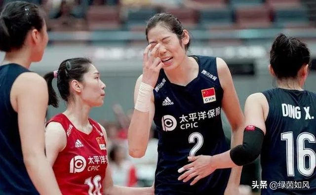 女排战胜荷兰获九连胜，但为何比赛中朱婷怒吼队友，赛后全队没有庆祝，当时发生了什么？
