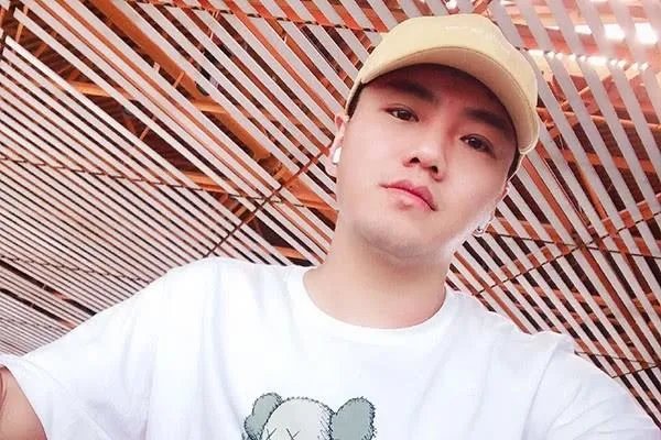 德云社演员齐退群，传刘九儒私联初二女生，是真的吗？