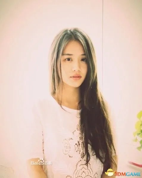 深大校花温健婷新旧照片对比：青涩退去变优雅