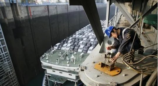 ATM吐出求救条闹出了一个什么笑话？