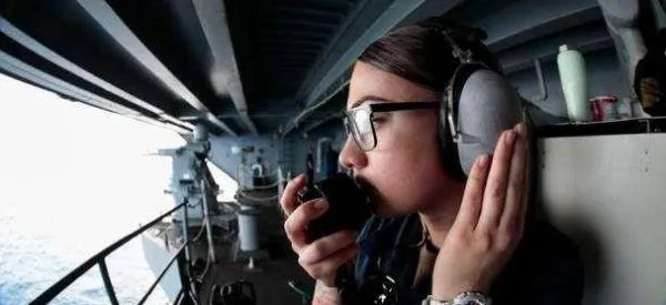 美国航母已有包括舰长在内多人感染新冠病毒，该航母能否瘫痪？