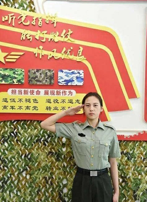 00后女枪王退伍时哭成泪人
