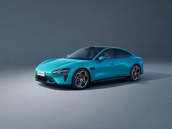 小米汽车SU7首批实拍图公布！“海湾蓝”配色格外吸睛