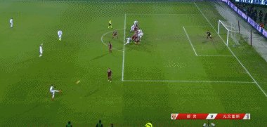 都灵德比，C罗在打进点球后故意冲撞和挑衅门将吃到黄牌，你怎么看？