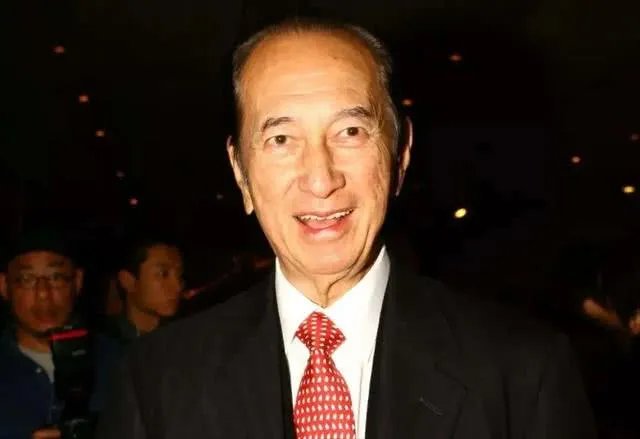 何鸿燊仍未下葬全家难办喜事，死去这么长时间，为何不下葬？