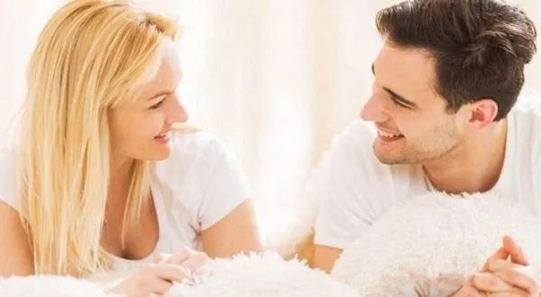 男子每天在朋友圈发情话表白女友结果被朋友拉黑，爱情中有必要这样吗？