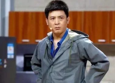 孙涛老婆罕见出镜，长相曝光竟然不输一线明星，她究竟有何背景？