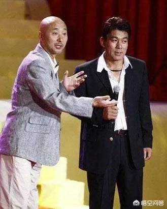 陈佩斯深夜发文缅怀春晚开创者黄一鹤，却因使用繁体字遭到网友热议，对此你怎么看？