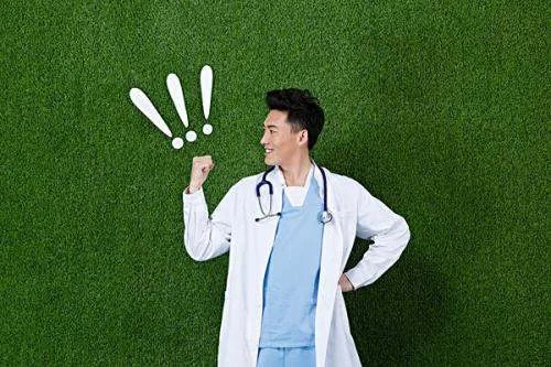 23岁医学生跪地边哭边救人，医生到底有多辛苦？