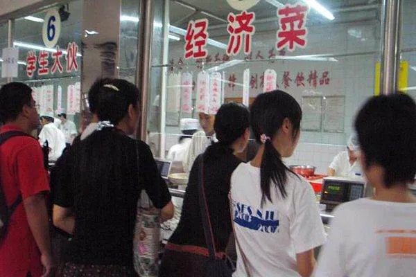 河北五名家长参与反应学校食堂卫生问题被刑拘，食堂是否存在食品安全问题？