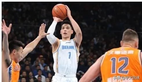 投进1个三分球捐3000元，赛季结束后，林书豪一共捐了多少？