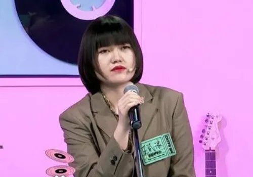 秋天的风它不曾见过桃花什么歌