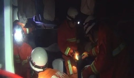 福银高速发生翻车事故是怎么回事？