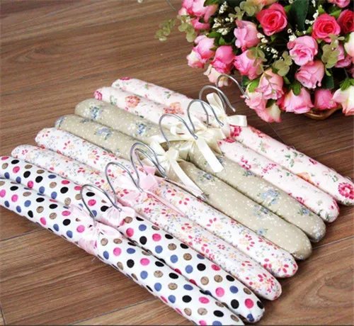 布衣架与塑料衣架哪个好  4种布衣架款式介绍