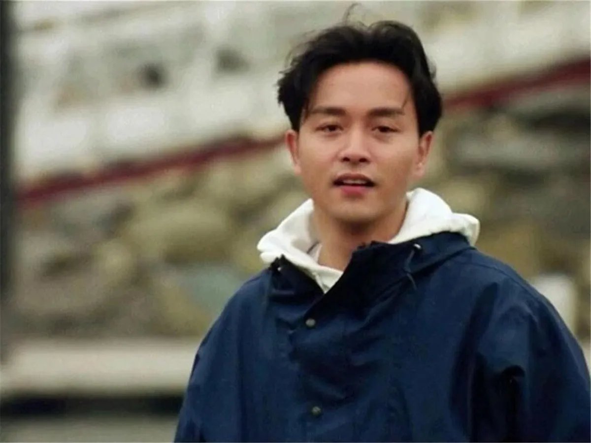 张国荣虽然去世很多年，但是唐唐每年都会悼念，你是怎么看待这段感情的？