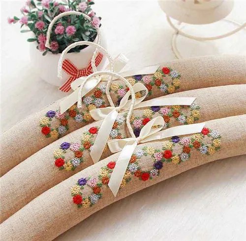 布衣架与塑料衣架哪个好  4种布衣架款式介绍