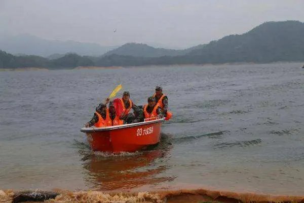 “高难度睡姿”抗洪战士走红网络，他还有哪些感人故事？