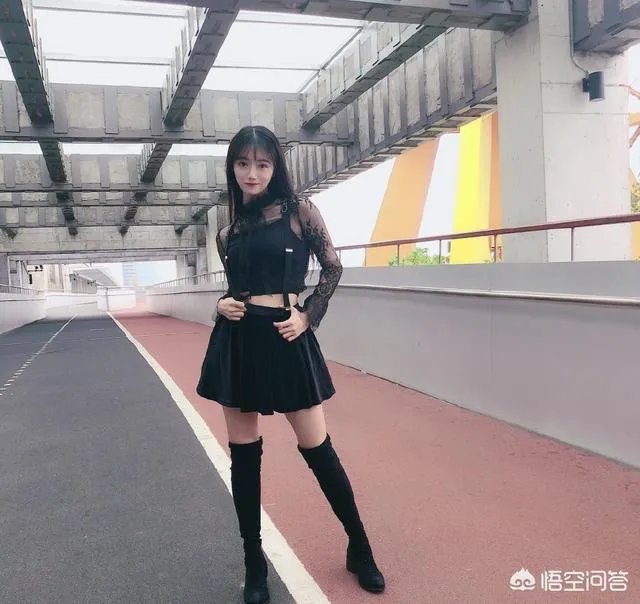 英雄联盟Rookie女友小钰被扒黑历史，曾抛弃重病男友还上过相亲节目，你怎么看？