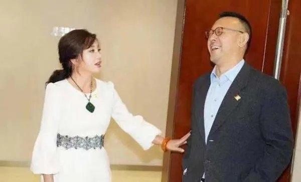 姜文这么骄傲的人，为什么会被老婆周韵“拿”得死死的？