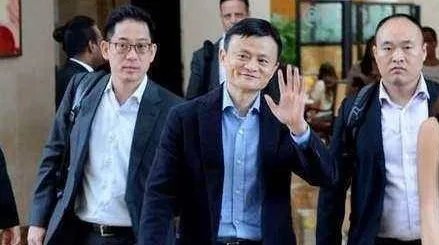 他原是黄晓明保镖，因太帅被辞退后得邓超赏识，为什么娶了孙俪经纪人呢？