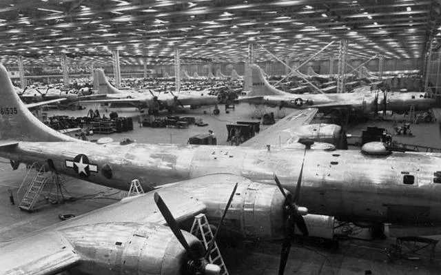 联军轰炸柏林飞机有多少架