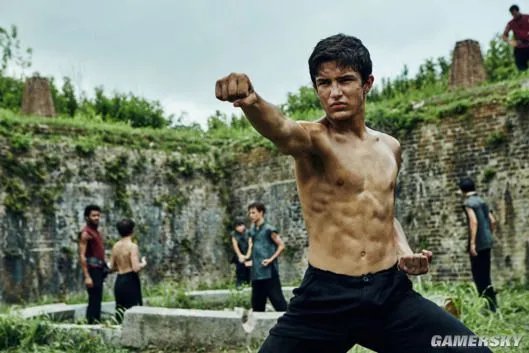 美版《西游记》剧照公开 赤裸吴彦祖满背刺青