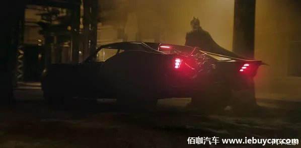 新版《蝙蝠侠》首次公开蝙蝠车造型 复古科技感十足