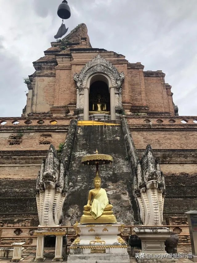 为何清迈寺庙因游客拍照而被迫关闭？