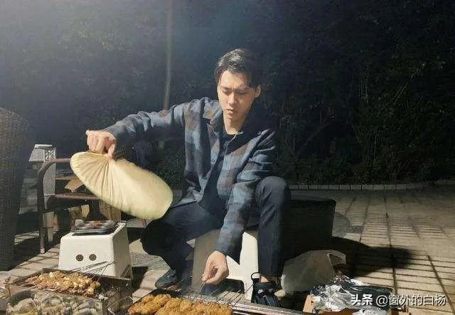 民警、公务员、辅警、教师可以摆地摊吗？ 算不算违规？