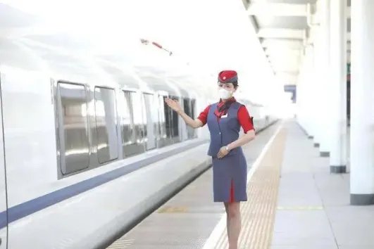 高铁不卖卫生巾，为啥“昆铁+”卖了超一万？铁路客服对此作何回应？