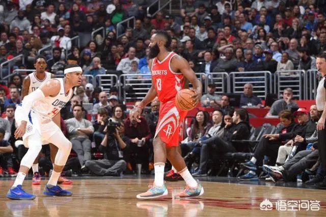 哈登晃倒韦斯利约翰逊数米远，等他站起来再投进三分，什么水平？