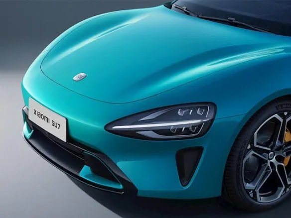 小米汽车SU7首批实拍图公布！“海湾蓝”配色格外吸睛