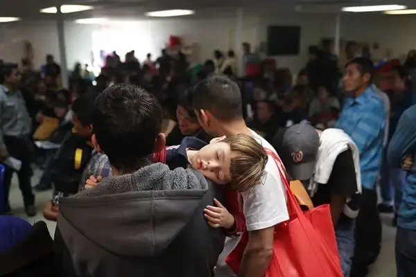 因移民涌入，美国首都华盛顿进入“紧急状态”，为何会有那么多难民出现？