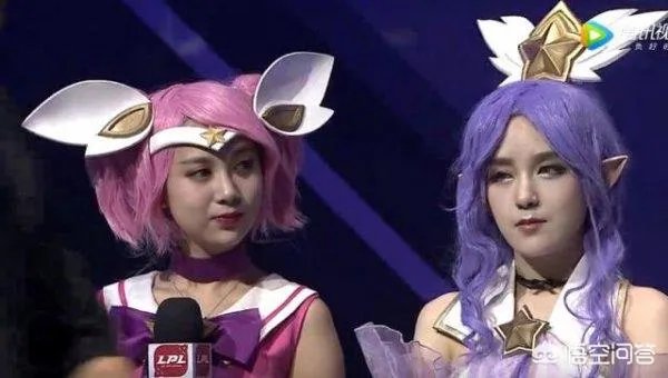 Rookie拿到冠军，但是女友被网友吐槽么得一点想法，没了美颜的女主持们很丑吗？