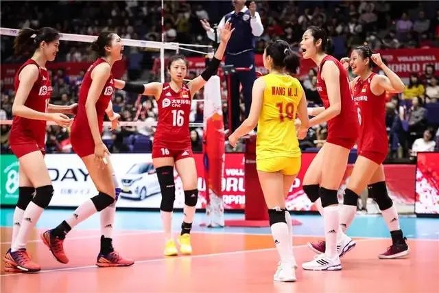 中国女排3:0横扫美国女排，中国女排赢在哪里，你如何评价中国女排球员的表现？