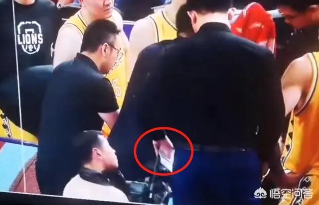 浙江广厦男篮助教王博摊上事了，在CBA比赛现场阻碍记者拍摄，损坏拍摄仪器，如何评价？