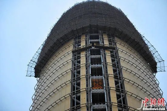 人民日报新大楼披上“土豪金”似黄金甲