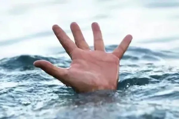 的哥救轻生女子被水冲走，她想死，为何要救她？