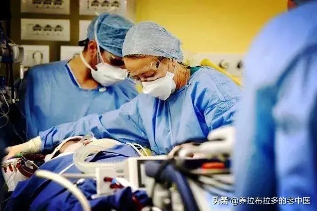 美国新冠病毒确诊那么多人，为啥死亡率那么低？说明了什么？