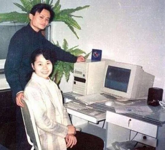 马云的儿子和女儿的照片 他的女儿和儿子长的什么样子