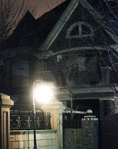 鲁豫豪华欧式别墅曝光，网友却称看起来像鬼屋