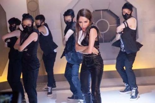 萧亚轩作为歌后，为什么不参加《歌手》？