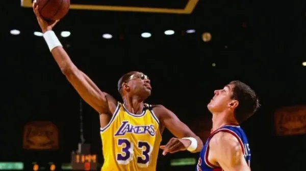 NBA哪些球员拥有最多的MVP奖杯？