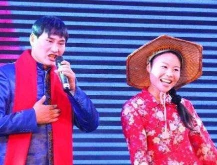 有人说电视上看不见“草帽姐”了，她的近况怎么样？