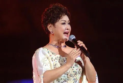 李谷一的儿子是谁遭曝光 揭秘其老公是谁