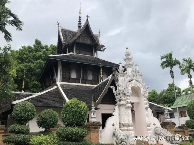 为何清迈寺庙因游客拍照而被迫关闭？