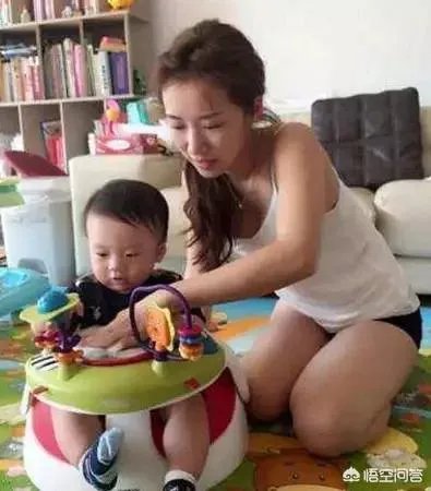 《蜗居》中和张嘉译搭档的李念为什么没有火？